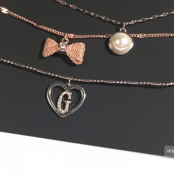 𝅺3/$29! GUESS Delicate Layered Necklace Pearl & Bow - Picture 6 of 7